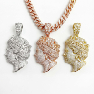 Pendentif classique <span class=keywords><strong>de</strong></span> haute qualité en laiton plaqué bicolore, serti <span class=keywords><strong>de</strong></span> zircons cubiques, représentant la tête <span class=keywords><strong>de</strong></span> la reine Elizabeth II, pour unisexe - Product Image 1