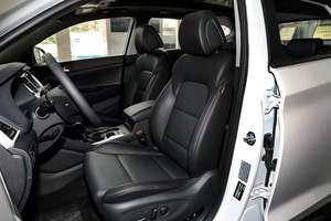 Venta Especial: Auto Usado <span class=keywords><strong>Hyundai</strong></span> <span class=keywords><strong>Tucson</strong></span> <span class=keywords><strong>2018</strong></span>, <span class=keywords><strong>Gasolina</strong></span>, 1.6T, 5 Puertas, 5 Asientos, SUV, Volante a la Izquierda, Techo Panorámico, Interior Oscuro, Automático - Product Image 3