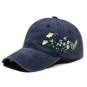 Cappellino da Baseball Morbido con Design Floreale e Elementi come Margherite, Traspirante, Ideale per Camionisti - Product Image 2