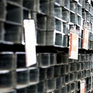 Tubo Cuadrado de Acero Aleado ERW, Estándar DIN, Laminado en Caliente, Tratamiento de Superficie, Tamaños de 1.5\", 2\", 2.5\" - Product Image 1