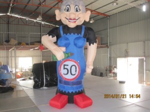 Personajes Inflables de Holanda, Sara y Abraham, con Más de 3.6 Metros de Altura, Inflados con Bomba Eléctrica para Eventos Publicitarios - Product Image 1