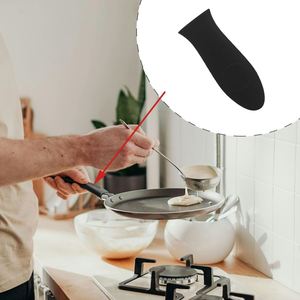 Hot Selling Cast Iron and Plastic Silicone <b>Pan</b> <b>Handle</b> Cover Non-Slip Heat-Resistant Pot <b>Handle</b> Sleeve Essential Cookware Parts - Product Image 5