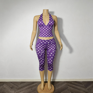 Ensemble deux pièces d'été pour femme, design de niche, comprenant un haut court moulant sans manches à col licou et un pantalon capri, logo personnalisable, OEM - Product Image 3