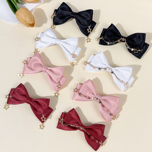 Barrettes à cheveux en forme de chaîne d'étoiles, <span class=keywords><strong>noir</strong></span>, blanc, rose et bordeaux avec des accents dorés - Collection printemps douce stylisée - Product Image 1