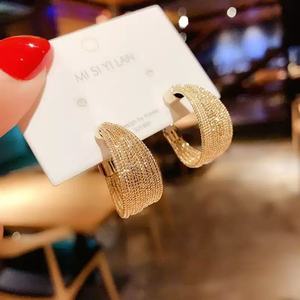 Boucles d'oreilles plaquées or pour femmes, design géométrique multicouche, lignes ouvertes et demi-cercle, bijoux tendance - Product Image 2