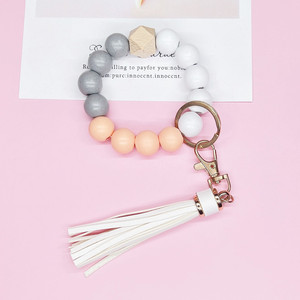 Bracelet de perles en bois gland populaire pour femmes <span class=keywords><strong>porte</strong></span>-clés en silicone avec breloque attrayante - Product Image 5