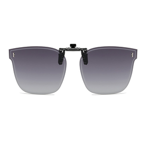 2025 yeni trend polarize klipsli güneş gözlüğü erkekler kadınlar için UV400 yüksek kalite moda büyük çerçeve güneş gözlüğü - Product Image 5