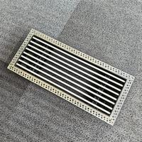 Grille de ventilation linéaire moderne en aluminium recouvert de plastique avec noyau amovible pour plafond et mur de système CVC, gris argenté