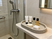 Plateau de rangement en résine de pierre de travertin beige à texture poreuse pour salle de bain, plateau décoratif en travertin pour hôtel