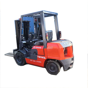 Chariot élévateur Toyota 8FD d'occasion, 3 tonnes, mât 3 étages, moteur diesel, faible nombre d'heures, hauteur de levage 4500 mm, roulement moteur, boîte de vitesses, bien entretenu - Product Image 1