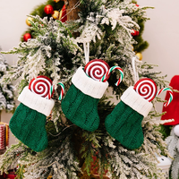 Chaussettes tricotées de Noël arbre de Noël suspendus Mini chaussettes branche de baies rouges artificielles pour décorations de Navidad cadeaux de Noel