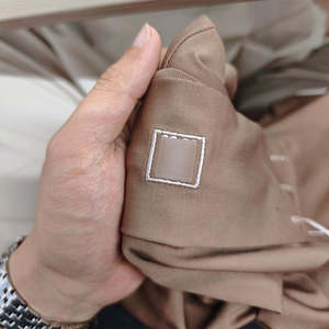 Hijab instantané à boutons très prisé – Hijab instantané en jersey premium à nouer avec design boutonné pour femmes musulmanes - Product Image 2