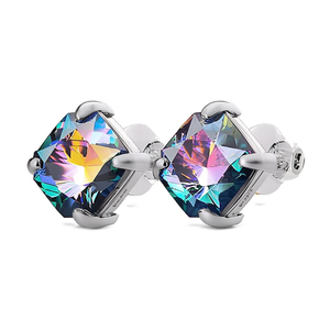 Boucles d'oreilles clous en cristal taille princesse colorées pour femmes, en alliage plaqué rhodium, sertissage griffe, bijoux de mode, design géométrique pour soirée - Product Image 1