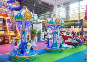 Mini carrusel de fibra de vidrio de 3 plazas con certificación CE, máquina de juegos de entretenimiento para niños, centros de juegos que funcionan con monedas para interiores - Product Image 5