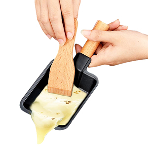 Mini ensemble à <span class=keywords><strong>raclette</strong></span> au <span class=keywords><strong>fromage</strong></span> personnalisé Double plaque de cuisson antiadhésive portable avec manche en bois Four de camping en plein air Construction en métal - Product Image 5
