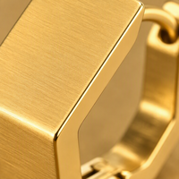 Pendientes Huggie Rectangulares con Forma de Estrella Poligonal, Diseño Geométrico Vanguardista, Joyería de Acero Inoxidable en Oro y Plata