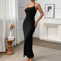 Robe longue moulante noire en maille unie respirante à taille ajustée pour femme, style licou, extensible et amincissante, idéale pour l'été
