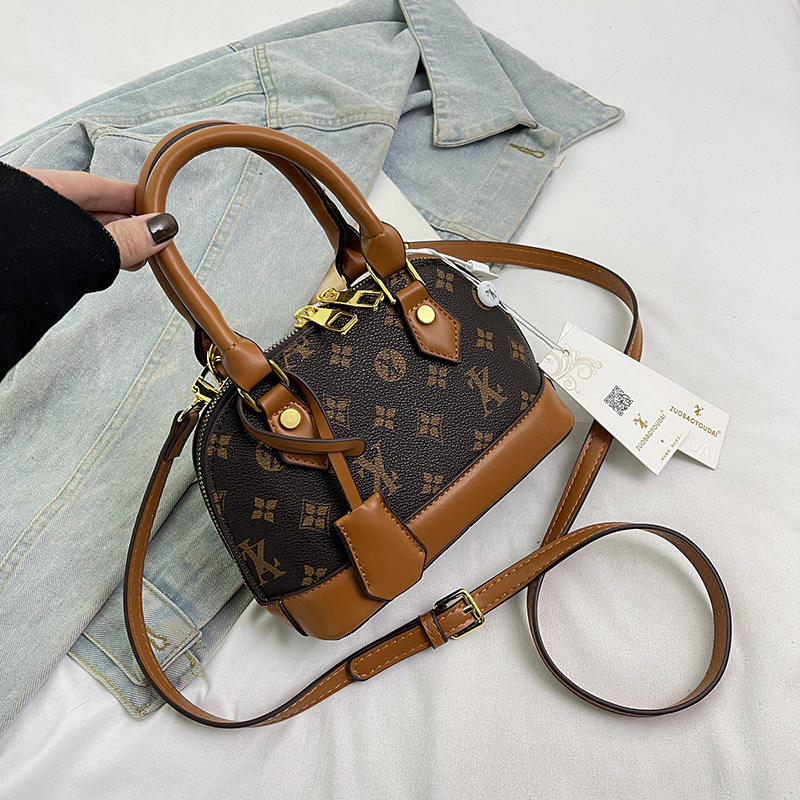 สีน้ำตาลขนาดเล็ก