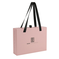 Caja de Regalo de Lujo Rígida Rosa para Pelucas con Cinta, Laminado Mate, Grabado en Relieve y Recubrimiento UV, Hecha a Mano