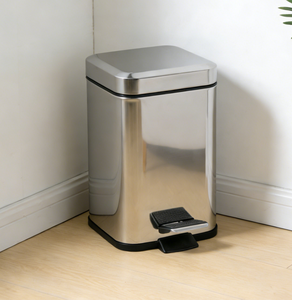 Poubelle compacte à pédale <span class=keywords><strong>en</strong></span> acier inoxydable 410 – Design carré et fin pour intégration sous armoire ou dans un placard avec <span class=keywords><strong>action</strong></span> de pédale de précision - Product Image 6