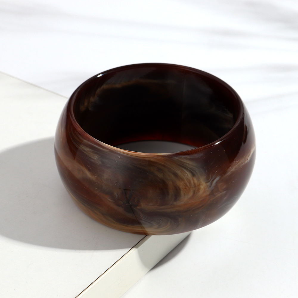 สีน้ำตาล