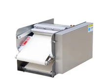 Machine électrique automatique de petite taille pour la maison - idéale pour la fabrication de croissants dans les boulangeries. Il est utilisé pour façonner la pâte et le lait.