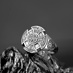 Vente en Gros de Bijoux Vintage Bague pour Homme en Acier Inoxydable Bague Hip Hop Viking Nœud <span class=keywords><strong>Celtique</strong></span> Bouclier Bague <span class=keywords><strong>Rock</strong></span> Biker Bijoux en Acier 316L - Product Image 4