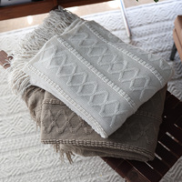 Großhandel Nordische Feder-Garn-Strickdecke mit Quasten, Weiche Geometrische Ganzjahres-Sofa-Bett-Luxusdecke