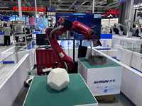 Système de robot de soudage industriel SINSUN avec bras robotique flexible pour soudage à l'arc automatisé de haute précision et composants de base robustes