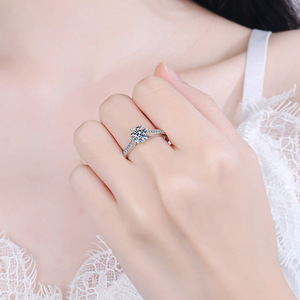 Anillo de Moissanita con Corte Brillante Redondo VVS1, Plata S925, Certificado GRA, Plata <span class=keywords><strong>Ley</strong></span>, Venta al por Mayor para Minoristas de Joyería - Product Image 4