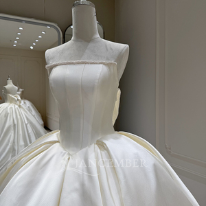 Vestido de Novia Moderno Xx91 de Satén Color Marfil con Escote Corazón, Plisado Minimalista, Cola Capilla, Sin Espalda, Largo hasta el Suelo, Venta al por Mayor - Product Image 3