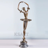 Sculpture de danseuse européenne en cuivre Statue d'art de ballet en bronze pour la décoration intérieure de la maison dans le salon Produit d'artisanat en métal