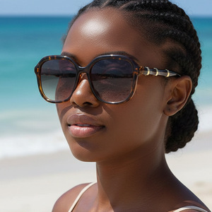 Nouvelles Lunettes de Soleil 2026 de Créateur, Monture Carrée Tendance pour Femme, Branches en Bambou Uniques et Colorées, Verres Dégradés, Idéales pour Toutes les Occasions - Product Image 2