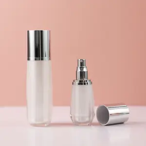 China Leverancier Plastic 15Ml 30Ml Witte Polygoon Serum Fles 50Ml Acryl Fles Met Pomp Voor Foundation Lotion