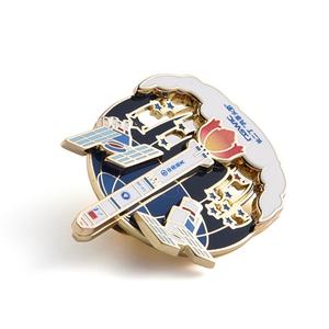 Pin de Solapa/Badge con Diseño de Estación Espacial Multicapa, Souvenir Promocional para Grandes Eventos - Product Image 5