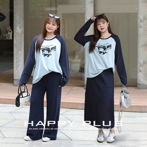 Conjunto informal de talla grande para mujer Happy Plus, camiseta de manga larga de punto con estampado, pantalones y falda azul marino N9276 - Product Image 3