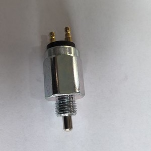 สวิตช์ไฟถอยหลังมิตซูบิชิ MC840590 12V สำหรับเปลี่ยนซ่อมรถยนต์ - Product Image 1