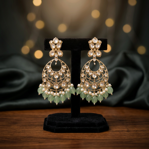 Pendientes de Moda de Alta Calidad, Estilo Étnico Tradicional, Chapados en Oro, con Piedras y Perlas, Diseño Paisley Kundan para Mujer - Product Image 3