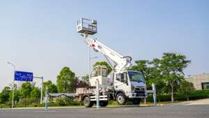 Camión de Operaciones de Alta Alcance Dongfeng 4x2 con Plataforma Elevadora Telescópica de 33m - Product Image 2