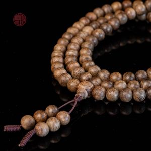 Collier de prière bouddhiste artisanal en bois d'agar naturel, 108 perles de 8 mm, type Mala, en bois d'oud. - Product Image 1