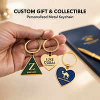 Porte-clés en métal personnalisé, alliage de zinc, plaqué or brillant, cœur, triangle, impression UV, porte-clés en émail pour cadeau de luxe