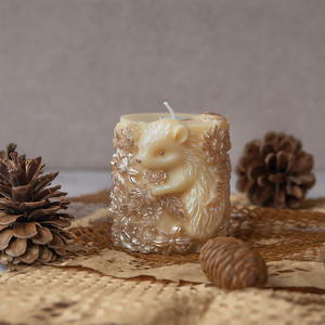 Bougie parfumée en <span class=keywords><strong>cire</strong></span> de soja naturelle faite à la main avec sculpture 3D en relief d'un écureuil, pour la décoration de la maison - Product Image 4