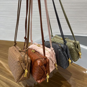 Bolso bandolera cuadrado para mujer, moderno, ligero, lujoso, tejido a mano con material PU, forro suave, con cremallera. - Product Image 1