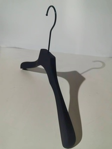 Appendiabiti in Legno Personalizzati di Alta Qualità con Logo - Product Image 4