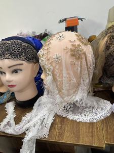 En gros : Foulards, châles, sous-foulards, hijabs intérieurs, turbans, bonnets et casquettes musulmanes en polyester, à motifs floraux ethniques, à paillettes et en dentelle, pour l'été - Product Image 3