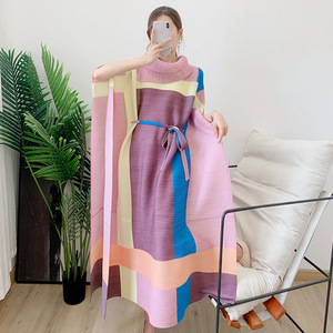 Abito plissettato Miyake 2026 ultimo modello con collo alto, stile casual da donna, con <span class=keywords><strong>forte</strong></span> contrasto di colore, cintura elastica e stampa - Product Image 5