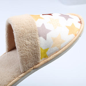 소매 미끄럼 방지 단독 따뜻한 부드러운 산호 양털 슬리퍼 로고 실내 일회용 호텔 슬리퍼 - Product Image 4