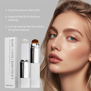 Base de Maquillaje Líquida con Filtro que Mejora la Tez, con Efecto Blanqueador Duradero para un Aspecto Radiante y una Tez Más Luminosa - Product Image 1