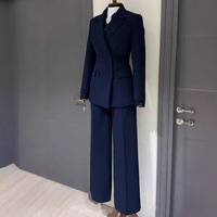 Ensemble deux pièces pour femme : Blazer croisé à revers crantés et poignets à dentelle, pantalon large assorti – Élégant pour le bureau et les trajets quotidiens