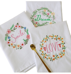 Set <span class=keywords><strong>de</strong></span> <span class=keywords><strong>table</strong></span> en tissu doux, lavable et réutilisable, style campagnard, <span class=keywords><strong>blanc</strong></span>, brodé, 100 % coton, pour la salle à manger et la cuisine - Product Image 1
